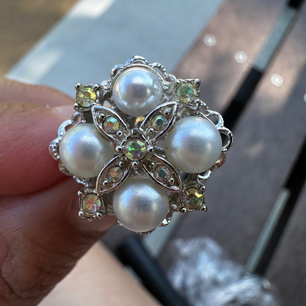 Vintage Sarah Coventry Camelot Pearls and AB Crystals Ring Silver Tone Sz 6.5 - Picture 4 of 7
